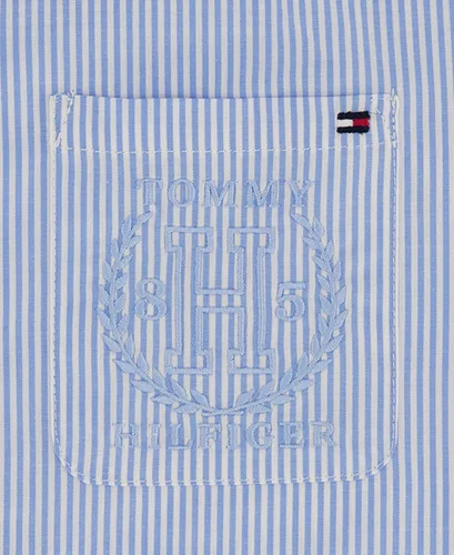 Vista 2 de Tommy Hilfiger Girls' Long Sleeve Boxy Fit Button Down, Cropped Shirt with Chest Pocket