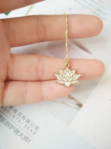 Vista 4 de Elegantes aretes colgantes con diseño de flor de loto para mujeres y niñas