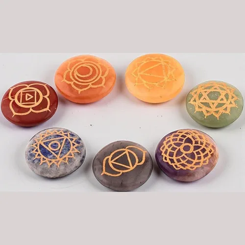 Vista 3 de Cristales curativos: 7 piedras pulidas y grabadas para equilibrar chakras holísticos productos para el cuidado de la salud, Gema, piedras de cristal