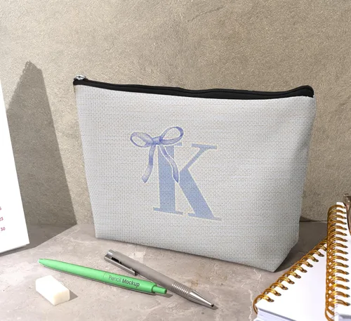 Vista 5 de Coquette - Bolsa de maquillaje con lazo, inicial K, regalos personalizados para chicas adolescentes, regalos con monograma lindos y modernos preppy