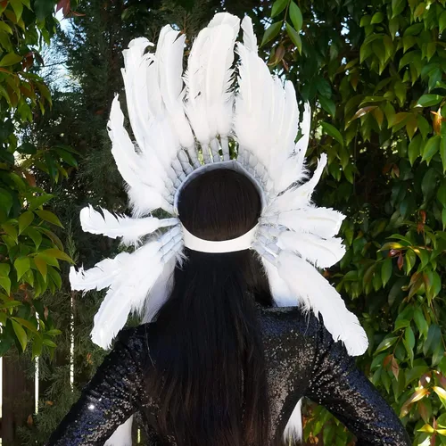 Vista 2 de ZUCKER Tribal Nativo Americano Indio Inspirado Tocado Gran Festival de Plumas Halloween Cosplay Disfraz Blanco