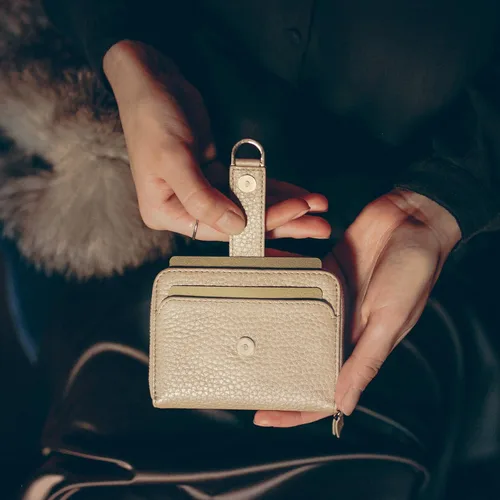 Vista 5 de Vaultskin Cartera pequeña para mujer, tarjetero de cuero con bloqueo RFID con bolsillo para monedas con cremallera, bolsillo para efectivo