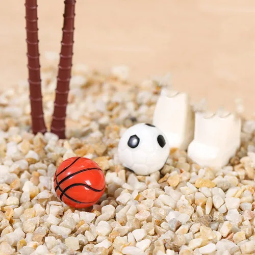Vista 3 de Toddmomy 20 pelotas deportivas en miniatura, mini pelotas de fútbol y baloncesto de resina de 0.6 pulgadas para accesorios de casa de muñecas
