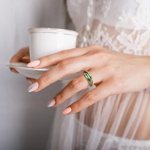 Vista 2 de Bandas entrelazadas triples para ansiedad para mujeres y niñas, 3 piezas de acero inoxidable, rompecabezas de arco iris, anillo de ansiedad, anillo