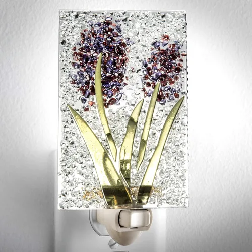 Vista 7 de J Devlin Glass Art Luz de noche de vidrieras, morada, flor, luz nocturna enchufable para decoración del hogar en dormitorio/baño/escalera/pasillo