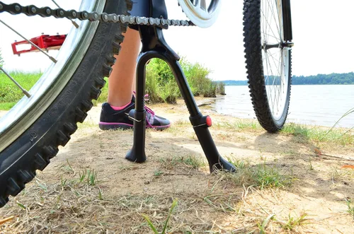 Vista 6 de Lumintrail Pie doble para bicicleta, con soporte central, de aleación de aluminio, para bicicletas de 24 a 28 pulgadas.