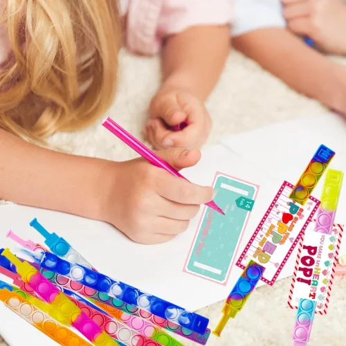 Vista 4 de 24 pulseras para el día de San Valentín con 24 tarjetas, juguetes para ansiedad de burbujas multicolor para la escuela, pulsera Pop Fidget Fidget