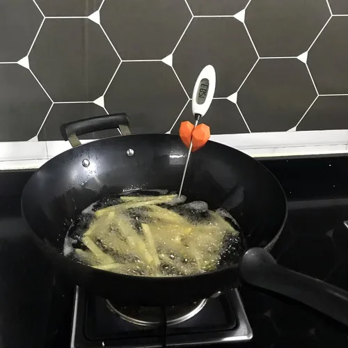 Vista 3 de 2 clips de silicona antiarañazos, clips para termómetro para hacer dulces, soporte manos libres para medir la temperatura del aceite, leche
