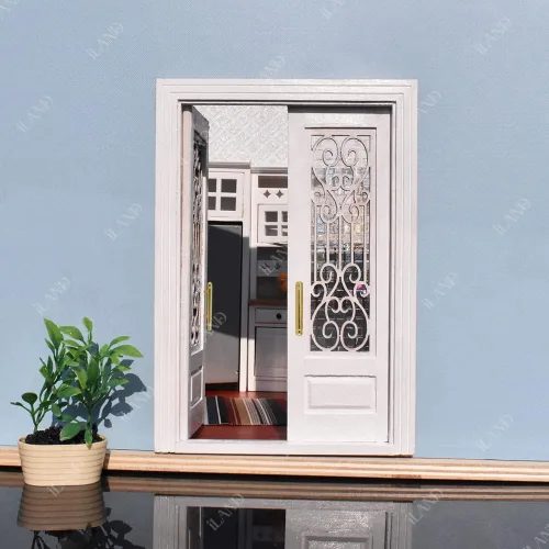 Vista 6 de Puerta de casa de muñecas iLAND a escala 1:12, accesorios de casa de muñecas de puerta en miniatura con patrón tallado y paneles de celosía 3D que