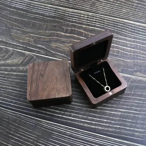 Vista 5 de Caja de regalo de collar de madera de nogal natural, caja de almacenamiento colgante, caja de exhibición de joyería para aniversario, proponer