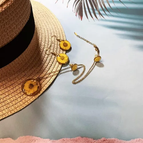 Vista 5 de Conjunto de regalo de joyería de plata esterlina con flor prensada hecha a mano para mujer 3 en 1 Daisy