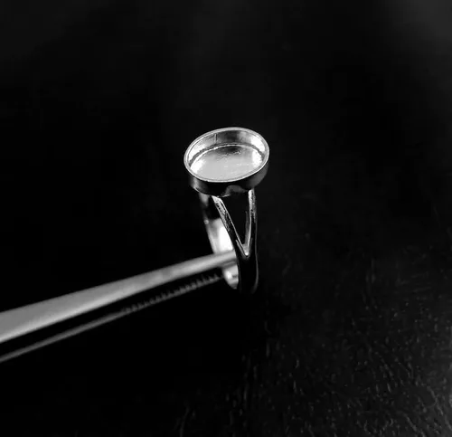 Vista 6 de Anillo de plata de ley 925 con forma ovalada, bisel en blanco con banda dividida, base de anillo en blanco, bisel para trabajo de resina y piedras