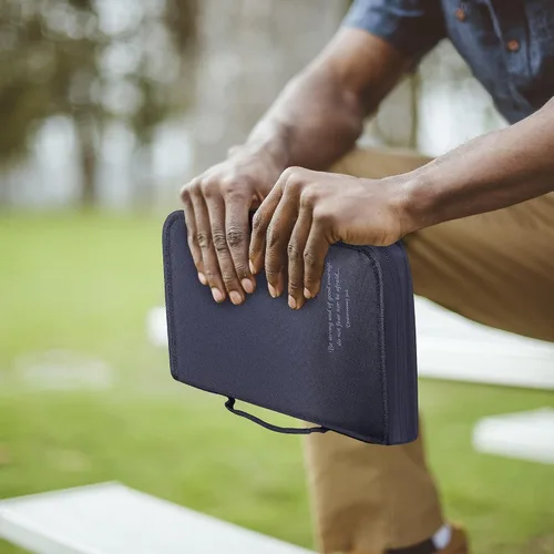 Vista 45 de DEHITE Funda para la Biblia para mujer, bolsas de transporte de la Biblia, tamaños medianos y grandes, ranuras para bolígrafos, tela de primera