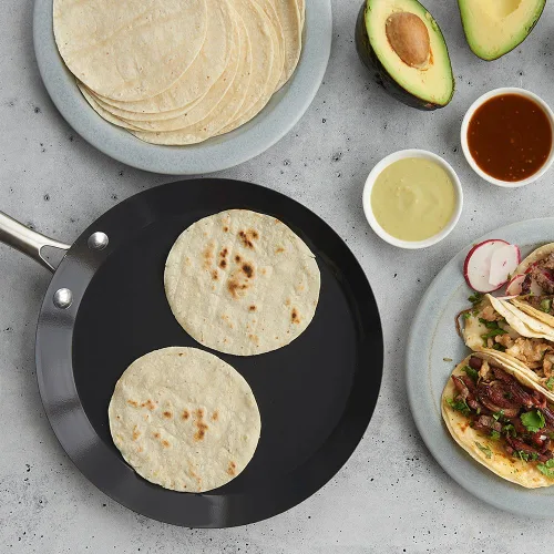 Vista 2 de Nordic Ware Sartén tradicional francesa de acero para crepé, 10 pulgadas