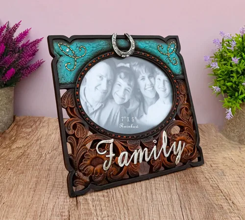 Vista 9 de Ebros Gift Rustic Western Family - Marco de fotos de piel sintética turquesa y resina de madera tallada, 7 x 5 pulgadas, con caballete trasero