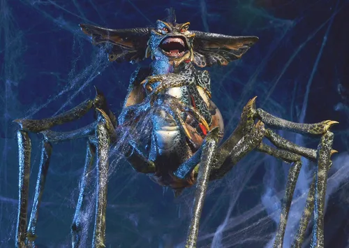 Vista 2 de NECA - Gremlins 2 - Figura de acción de lujo - Gremlin araña en caja de lujo