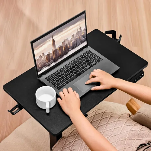 Vista 4 de Mesa eléctrica para colocar sobre la cama con ruedas, altura ajustable, mesa auxiliar reclinable, en forma de C, pequeño escritorio para computadora