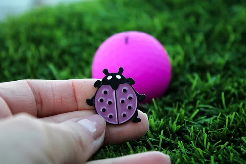 Vista 7 de Mulligan Hooligan - Marcador de pelota de mariquita + clip magnético para sombrero, regalo único de golf, buena suerte, calidad premium, perfecto