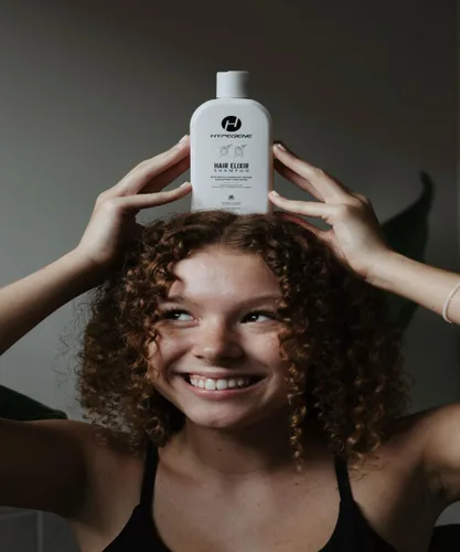 Vista 5 de Champú orgánico anticaspa – Nutre, repara y ayuda a fortalecer todo tipo de cabello – Sin parabenos, sin sulfatos – Champú hidratante de cúrcuma