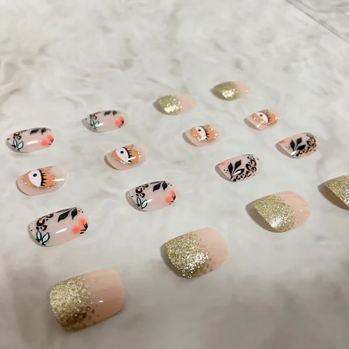 Vista 6 de Uñas postizas a presión degradadas con purpurina de longitud corta, uñas postizas en forma de ataúd con diseño de hojas de corazón, 24 uñas postizas