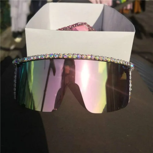 Vista 3 de mincl Gafas de sol de una sola pieza con diamantes de imitación, unisex, con pantalla de cristal brillante, gafas de sol