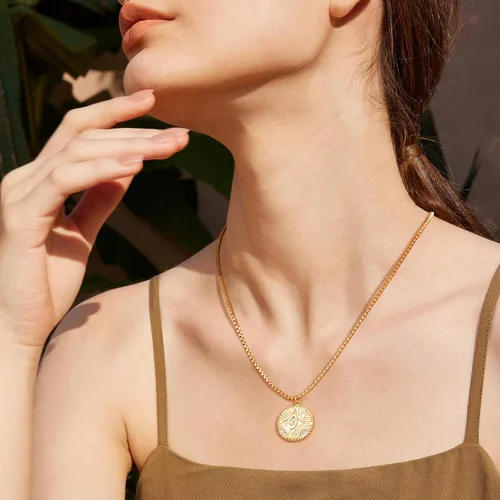 Vista 4 de Valloey Rover Collar con dije de lunares pequeños, delicado collar de plata de ley chapada en oro de 14 quilates, collar de gargantilla de círculo