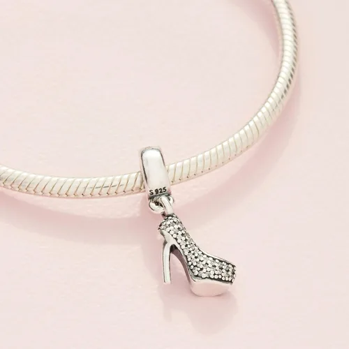 Vista 5 de PANDORA Jewelry Pave Stiletto - Colgante para zapatos de aguja, compatible con Pandora Moments, dije de plata de ley con circonita cúbica, viene
