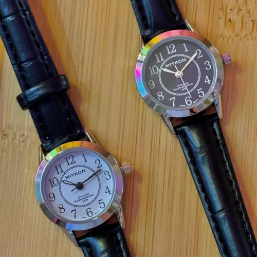 Vista 2 de Miykon Relojes para mujer – Delicado pequeño reloj analógico para mujer con correa de cuero vegano negro – Segundero, pulido iónico, cristal