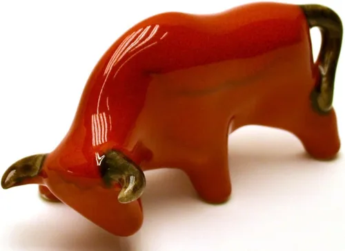 Vista 9 de Toro de escultura de cerámica hecho a mano y pintado a mano. Figura decorativa (tamaño pequeño 9.45 x 5.51 x 3.94 pulgadas) (negro mate)