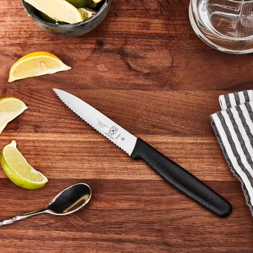 Vista 4 de Mercer Culinary Cuchillo de barra ondulada de punta puntiaguda, borde 4, negro