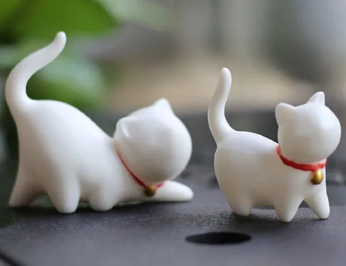 Vista 5 de DMtse Estatua de gato de cerámica de porcelana blanca hecha a mano para adornos para el hogar, tamaño de palma para permanecer en tu mano, regalo