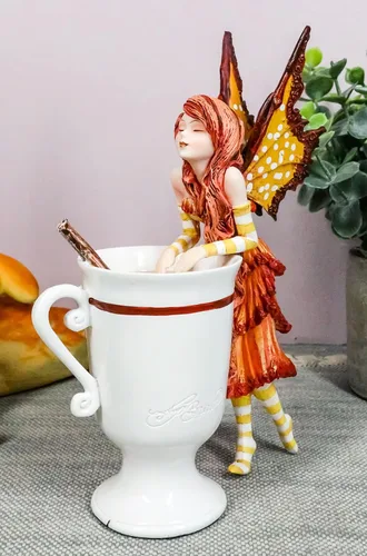 Vista 9 de Ebros Gift Amy Brown Otoño Temporada Vacaciones Sidra de Manzana Calabaza Especias Canela Té Hada Figura Coleccionable 6.25 pulgadas de alto Taza