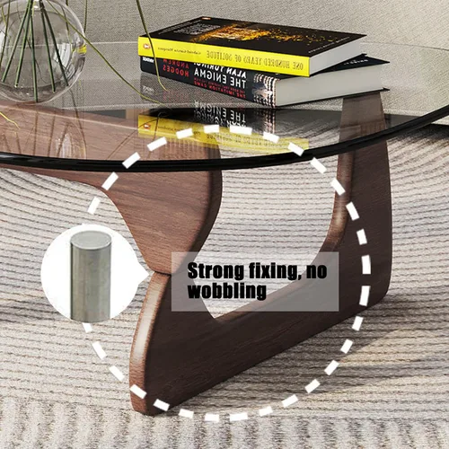Vista 3 de Mesa de café triangular en nogal con base sólida de madera moderna de mediados de siglo y mesa de café de vidrio transparente triangular para sala