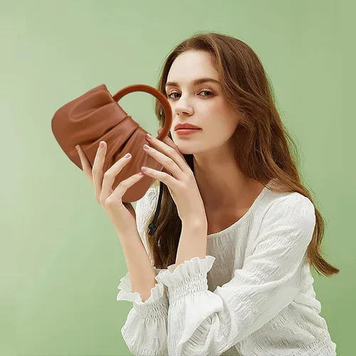Vista 2 de Milan Chiva Cloud Bag Mini Top Handbag Dumpling Clutch Purses with Wooden Handle and Removable Strap