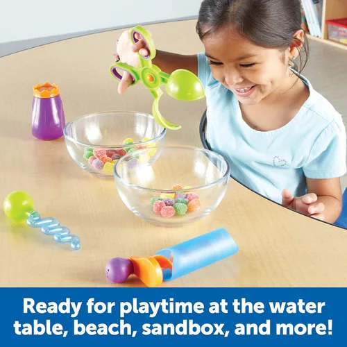 Vista 9 de Learning Resources Juego de motricidad fina de arena y agua, juguetes para ansiedad, juego de cubo de agua, herramientas de juegos esenciales
