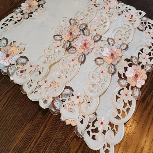 Vista 4 de LeLehome Juego de 4 manteles individuales bordados con flores, manteles individuales oblongos beige rosa, decoración para hogar, cocina, comedor
