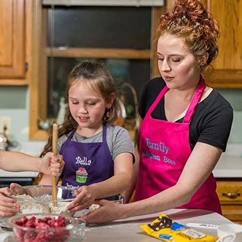 Vista 9 de Delantal bordado personalizado Sweet Little Baker con nombre para niños, tallas para niños pequeños y niños, muy lindo, gran regalo