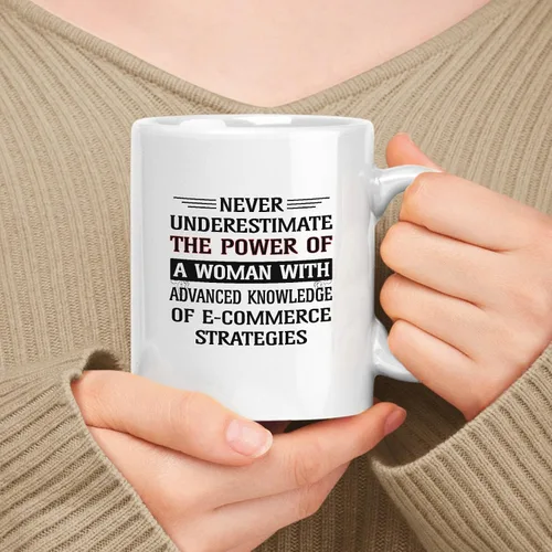 Vista 189 de Taza de cerámica blanca de 11 oz de regalo para mujer, nunca subestimes el poder de la mujer con talento para un diseño de software escalable