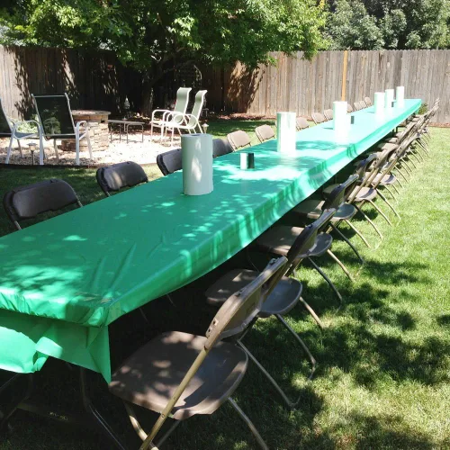 Vista 2 de Rollo de mesa de plástico para banquetes sin cortar, 40 pulgadas x 100 pies (plata)
