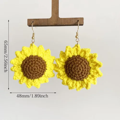 Vista 2 de Aretes colgantes únicos y ligeros hechos a mano con forma de girasol grande, bonitos aretes de gancho floral de flor bohemia para mujer, fiesta