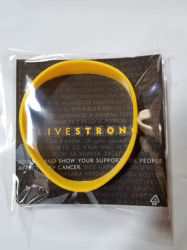 Vista 3 de LIVESTRONG Pulseras de silicona de tamaño adulto, paquete de 3 pulseras de goma de color amarillo vivo, L - Xl