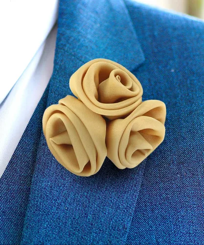 Vista 2 de Premium Trio Cluster Flower Lapel Pin Boutonniere formal para hombres, broche de flores