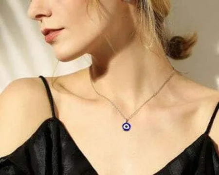 Vista 3 de RUIZHEN - Collar con dije plateado con cristal de mal de ojo, con cordón de cuero, collar con ojos azules