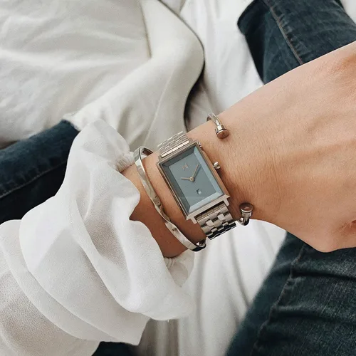 Vista 2 de MVMT Signature Square Reloj analógico minimalista para mujer