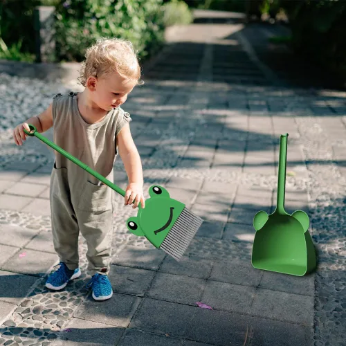 Vista 2 de Mini escoba con recogedor para niño I Juego de limpieza pequeño para niños, juego de simulación I juguetes de cocina para niños pequeños