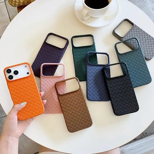 Vista 2 de Funda diseñada para iPhone, funda con patrón de tejido de color sólido (iPhone 11, negro)