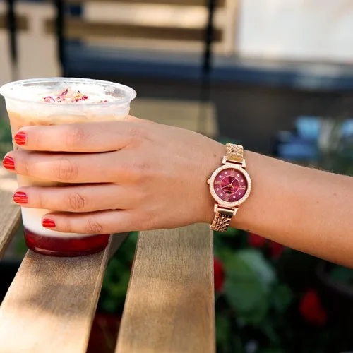 Vista 3 de Anne Klein - Reloj de brazalete para mujer con cristales de Swarovski y malla acentuada