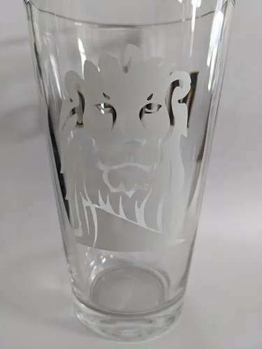 Vista 2 de Inbev Modelo Signature 'House of Modelo' Lion - Juego de 2 vasos