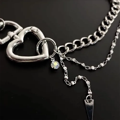 Vista 6 de Kercisbeauty Gargantilla de cadena gruesa con cierre de corazón plateado para mujeres y niñas, joyería punk