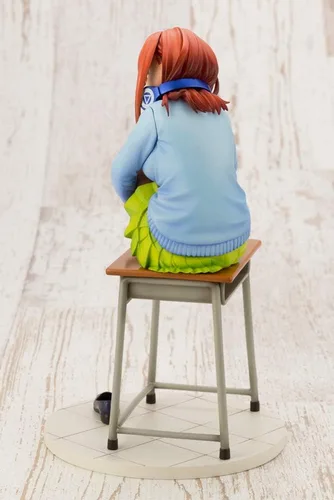 Vista 3 de Kotobukiya Los quintillizos por excelencia: Miku Nakano Figura a escala 1/8